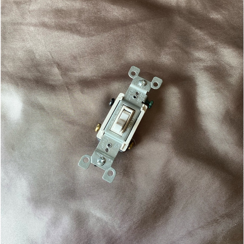 White single light switch - Picture 2 of 5